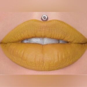 Psychedelic Witch (Mustard Yellow Matte)
🧡 Jeffree Star Velour Liquid Lipstick